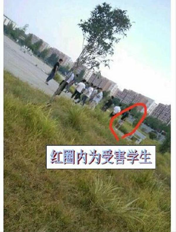 学生被老师群殴 学院劝不要发微博投诉
