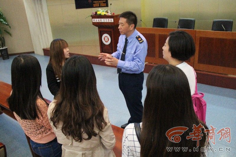 西咸新区工商局打击传销规范直销知识进校园活动