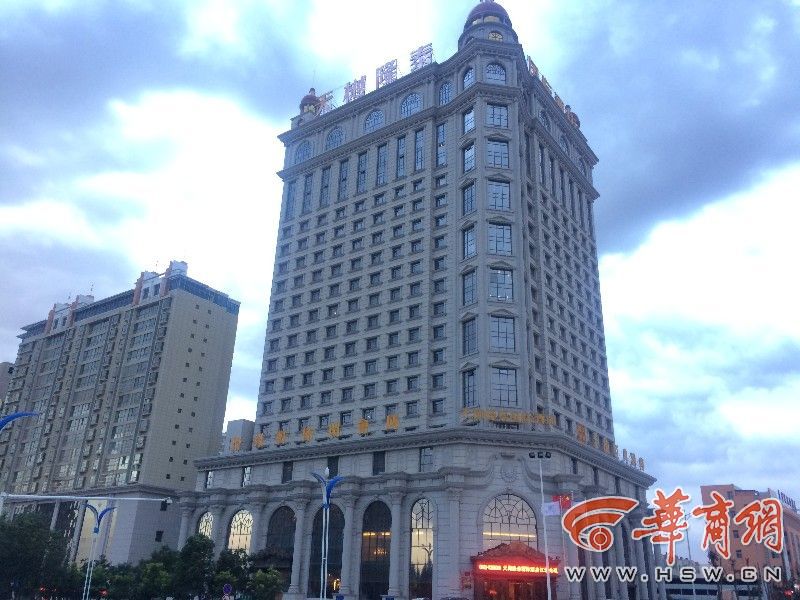 榆林2人酒店洗浴不成 被困负二层超10小时