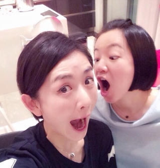 图揭“闰土夫妇”好人缘：婚礼生日会常客 海交女神男神