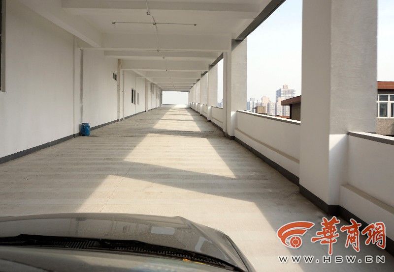 西安长乐路立体停车楼投用 可提供1600个停车位