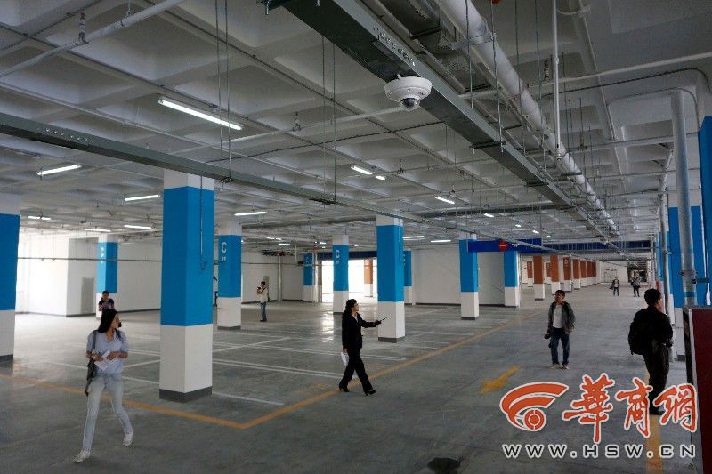 西安长乐路立体停车楼投用 可提供1600个停车