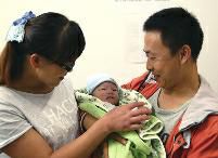 西安夫妻捡到弃婴送福利院 一个月后想看孩子被拒