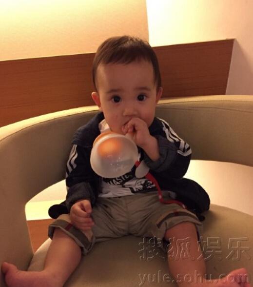 梁静茹晒儿子大眼萌照 揭梁静茹晒照史：儿子专辑(组图)