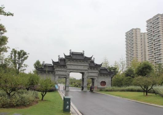 贫困市2亿建楼