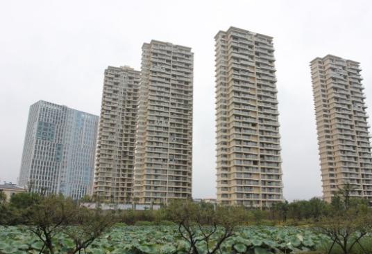 贫困市2亿建楼