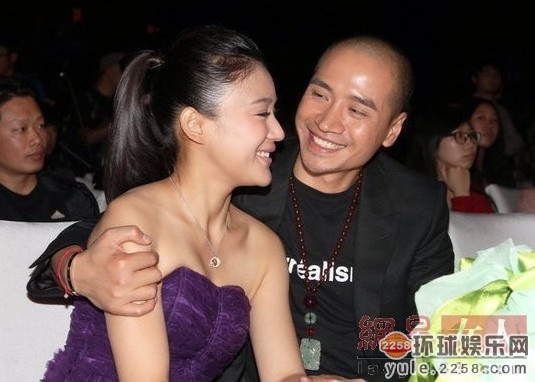 杨幂被封“圆月弯刀” 开扒娱圈“侧脸残”女星
