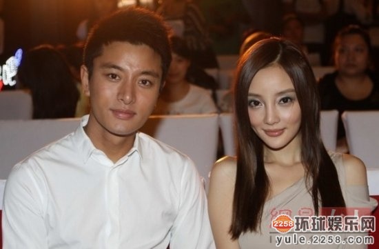 杨幂被封“圆月弯刀” 开扒娱圈“侧脸残”女星