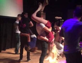 女大学生为赢免费游参加不雅活动 当场脱内衣