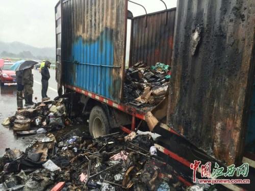 江西快递货车起火损失百万 盘点快递业四大乱象