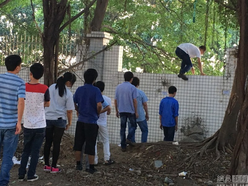 深圳工人翻墙上下班2年|工友|深圳宝安-天下图