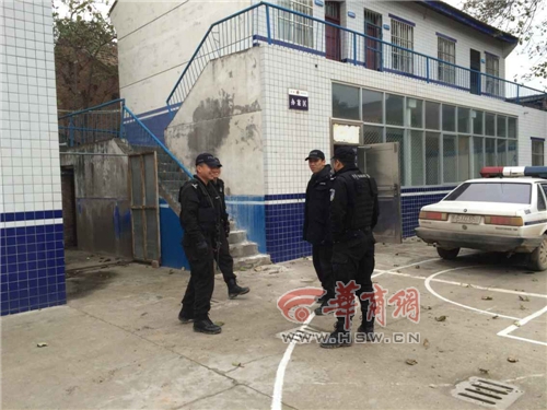 渭南武疯子杀嫂入狱4年又杀父母 今日被警方抓