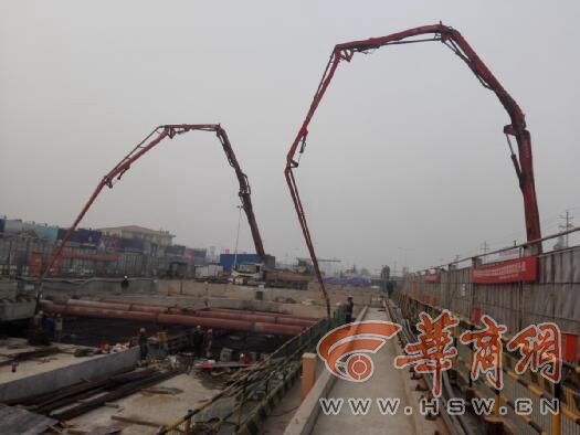 地铁四号线尚新路站和凤城十二路站主体结构封顶