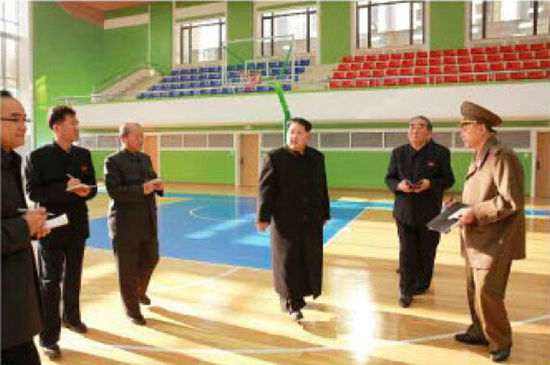 金正恩视察万景台少年宫 称赞像童话世界(组图)