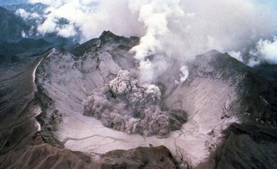 1991年8月1日拍摄的皮纳图博火山