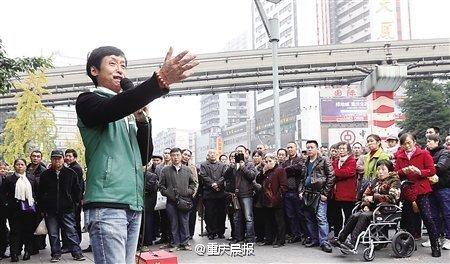 男子因救人被毁容
