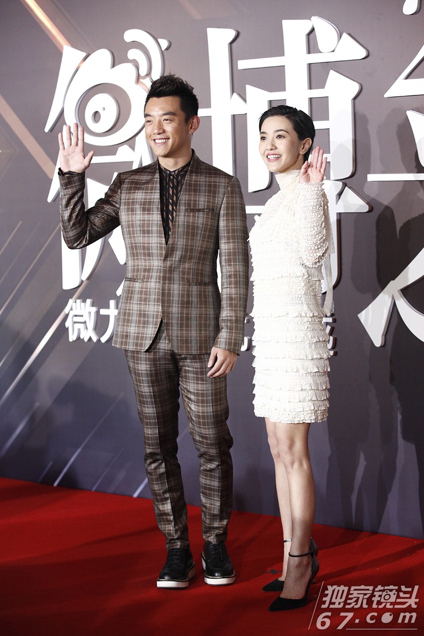 2015微博之夜红毯：赵丽颖刘涛飒爽登场PK总攻范