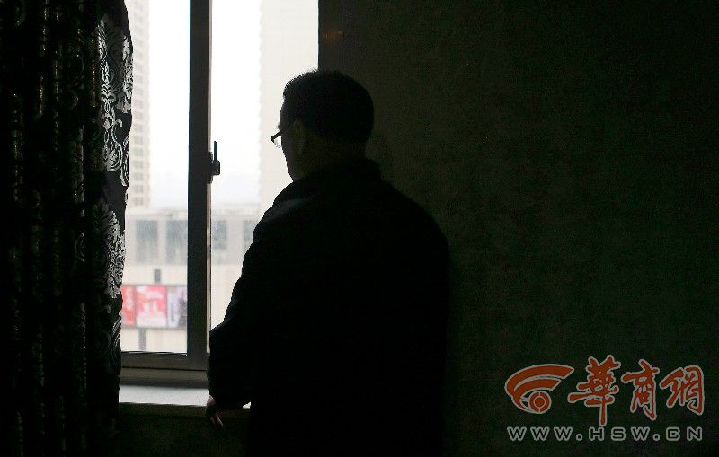 男子网上相亲却被骗传销 假装约会抓住女头目