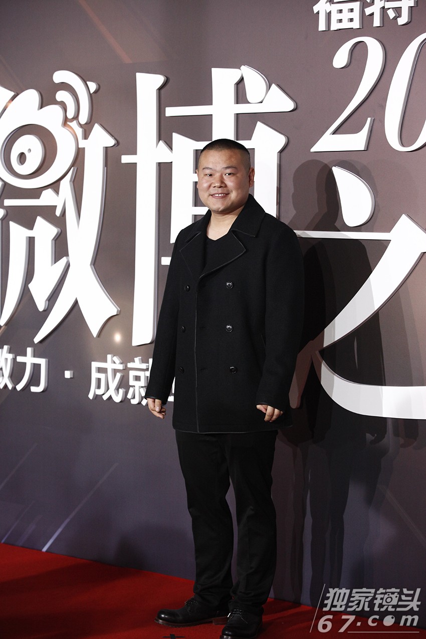 2015微博之夜红毯：赵丽颖刘涛飒爽登场PK总攻范