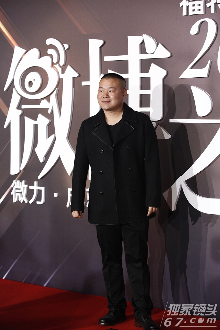 2015微博之夜红毯：赵丽颖刘涛飒爽登场PK总攻范