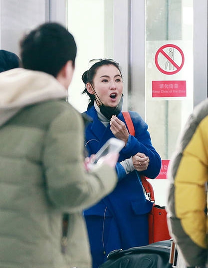 张柏芝被冻得不行