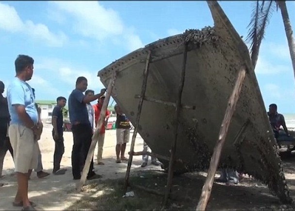 疑现马航mh370残骸：机翼？机舱？舱门？究竟是啥？