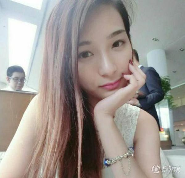 港女生证件照走红