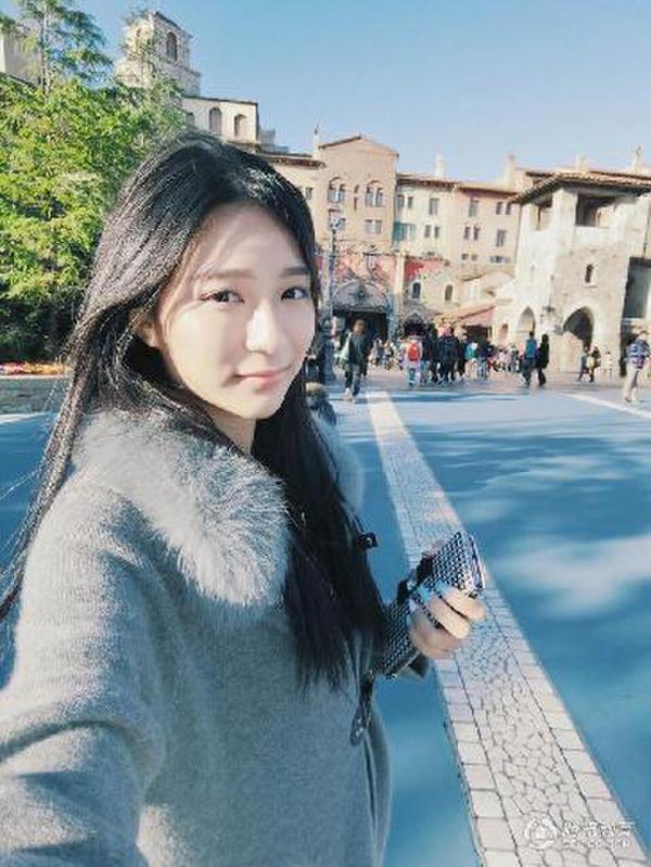港女生证件照走红