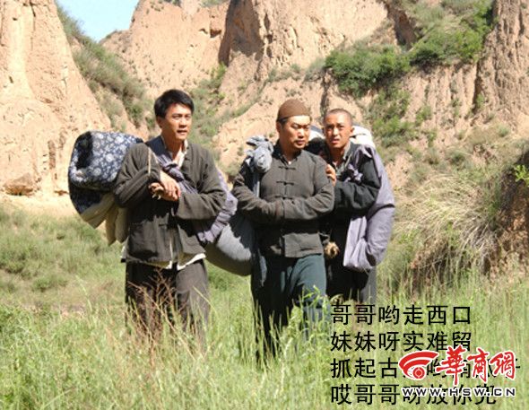 陕南妹子,关中汉子,陕北老伯"唱酸曲" 卖个年货也是拼