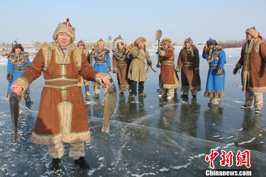 新春见闻：中国北疆冰雪小镇“人气”旺（图）