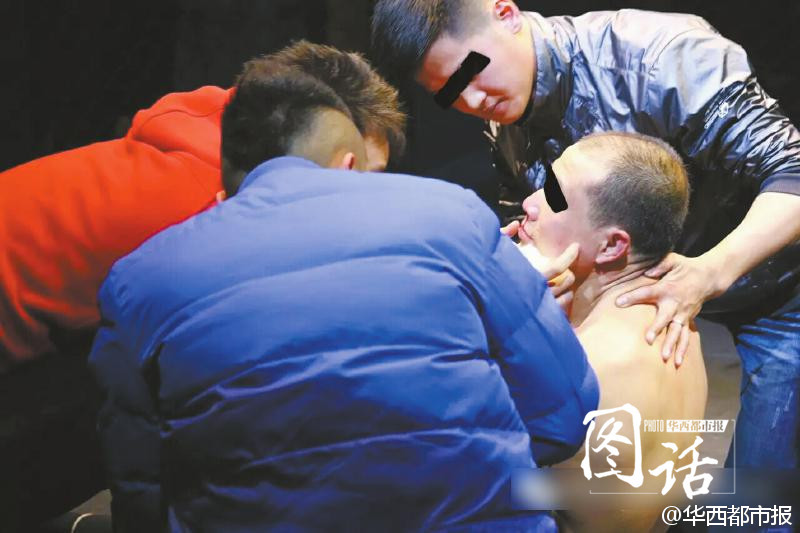 成都地下格斗场：斗兽笼中厮杀