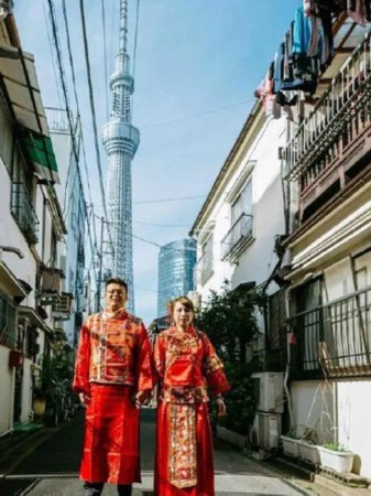 壕情侣花19万日元赴日拍婚纱照 违和风格引吐槽