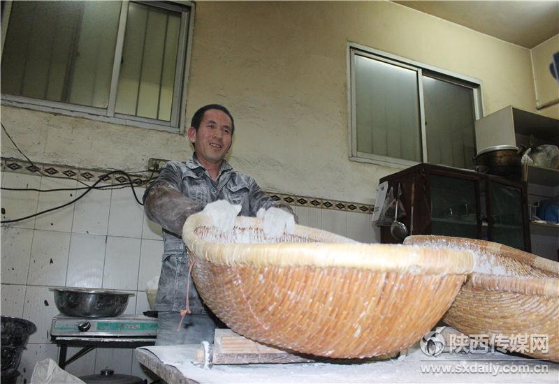 摇制元宵