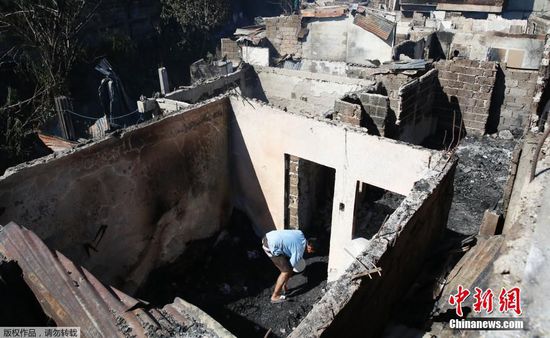 当地时间2月23日，菲律宾首都马尼拉附近一平民住宅区发生大火，导致大约250栋房屋被毁，1000余人无家可归。