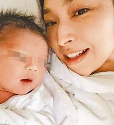 吴佩慈二胎办百日宴 以小羊野餐为主题风格甜美