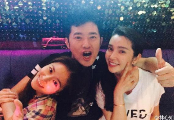 林心如为李冰冰庆43岁生日 任泉“左拥右抱”