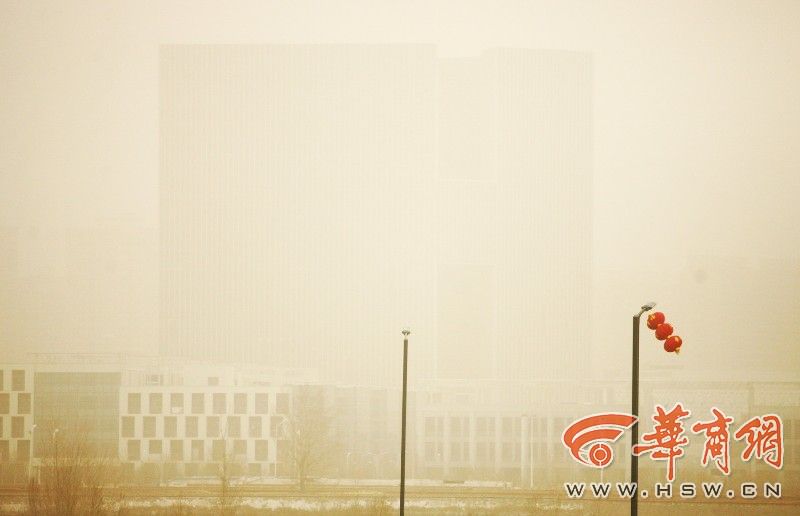 大风扬沙袭榆林 明日最低气温将降到-8℃