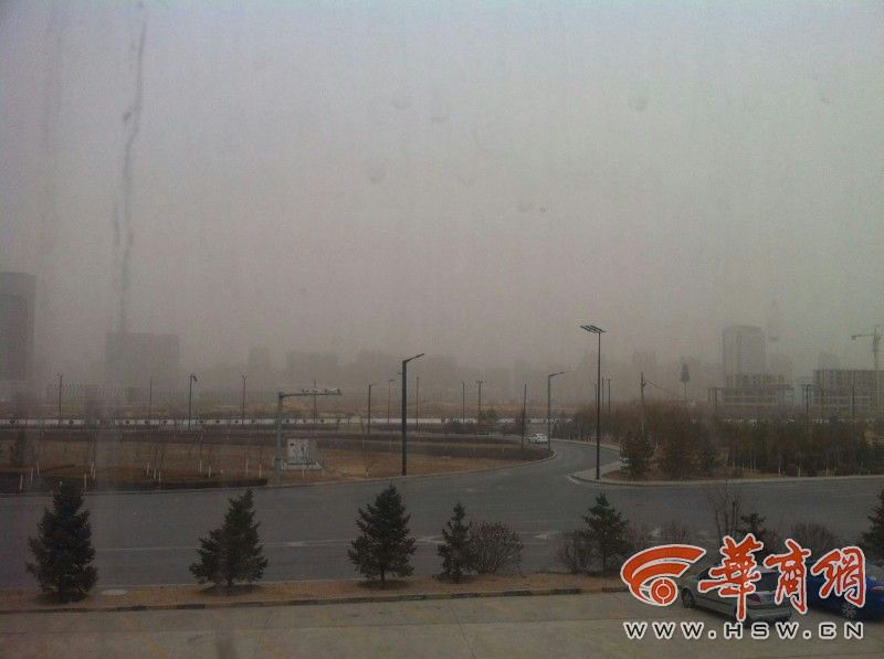 大风扬沙袭榆林 明日最低气温将降到-8℃