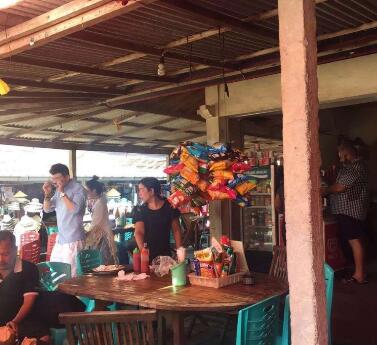 赵丽颖曾与男子同游巴厘岛