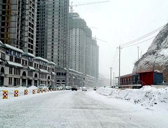 陕西多地迎降雪天气 气温下降需注意保暖