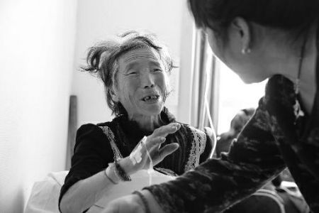 男子十里铺撞伤老人 需手术找不到亲属无人签字