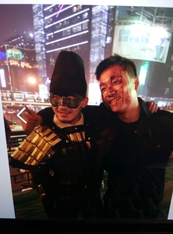 热传"戏服男暴打磕瓜子小伙"视频为恶意炒作