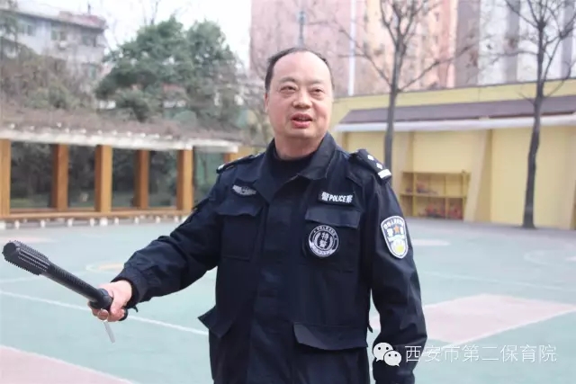 【安全培训】民警进校园开展安全培训