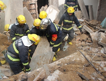 榆林一住户翻新房屋突坍塌 工人被埋废墟身亡