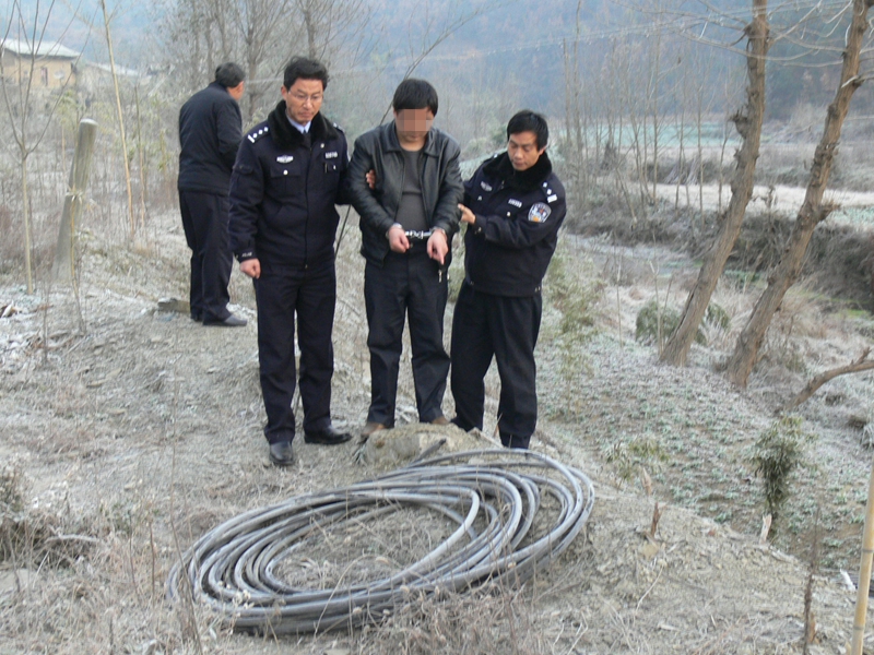 光缆被盗现场指认.JPG