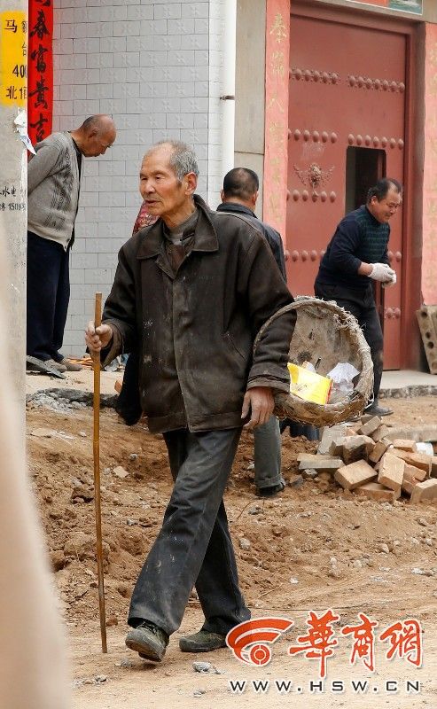 临潼患癌老人捡破烂当锻炼身体：把病看轻