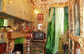 俄“黄金屋”马桶镀金