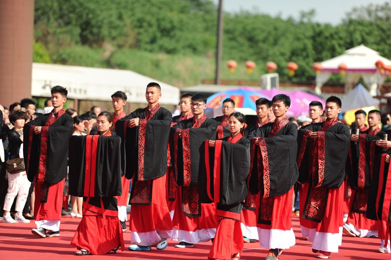 未央区七十五中“千名学子成人礼”举行