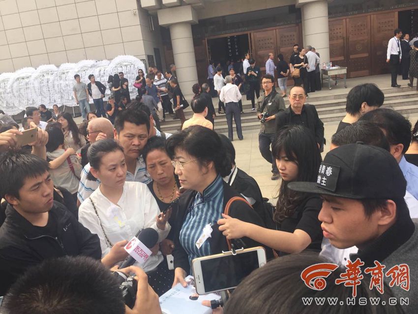 陈忠实遗体告别仪式举行 濮存昕张嘉译等现身