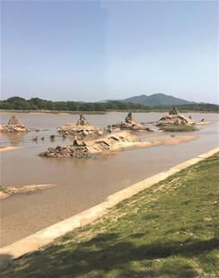 暴雨冲垮湖北沙雕塑像 一夜间200万元